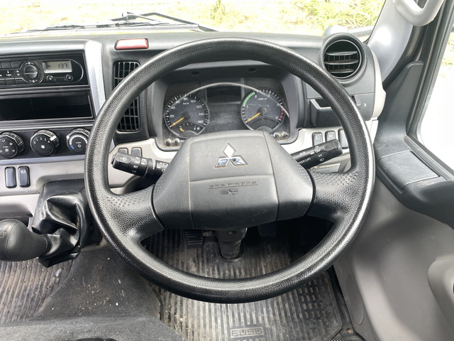 三菱ふそうキャンター平ボディ小型（2t・3t）[写真35]