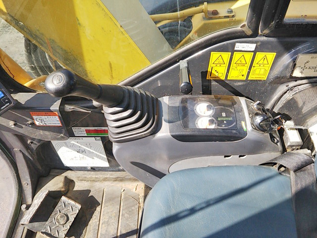 コマツユンボ（バックホー）[写真25]