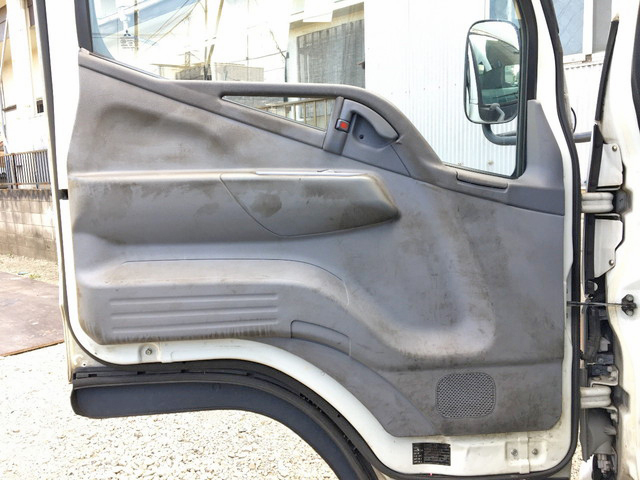 三菱ふそうキャンター平ボディ小型（2t・3t）[写真27]