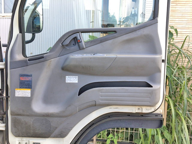 三菱ふそうキャンター平ボディ小型（2t・3t）[写真28]