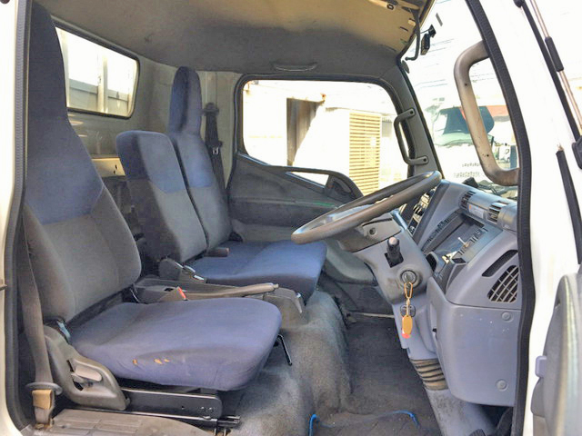 三菱ふそうキャンター平ボディ小型（2t・3t）[写真31]