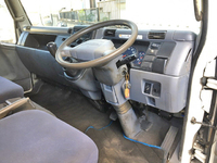 三菱ふそうキャンター平ボディ小型（2t・3t）[写真32]