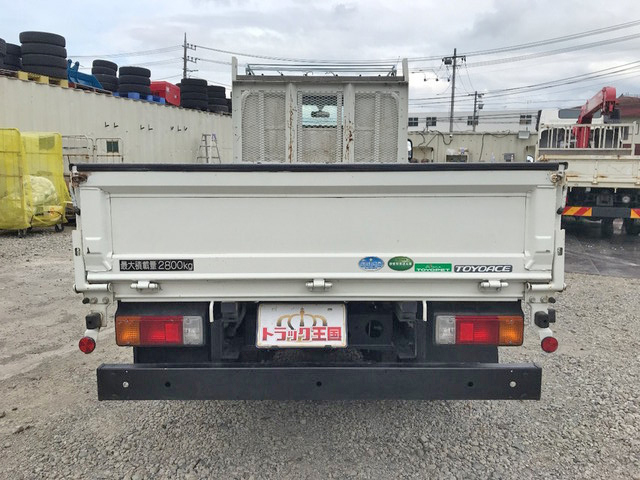 トヨタトヨエース平ボディ小型（2t・3t）[写真09]