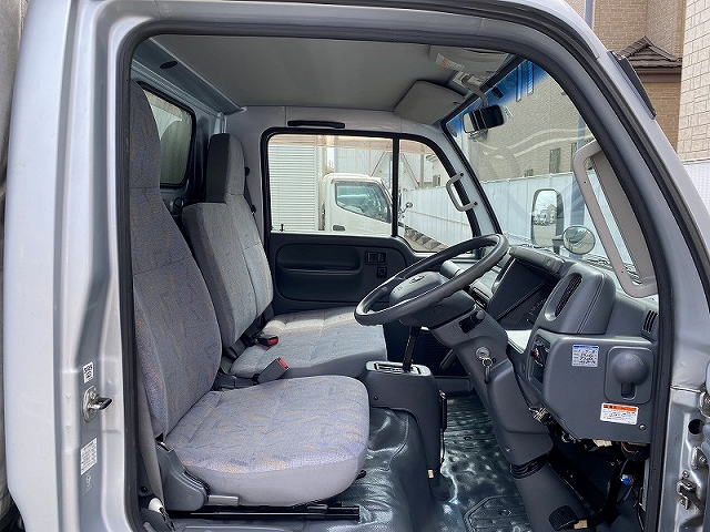 日産アトラス幌ウイング小型（2t・3t）[写真24]