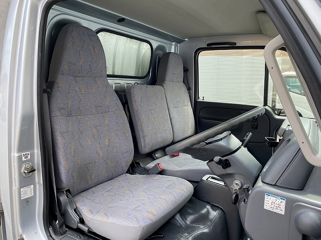 日産アトラス幌ウイング小型（2t・3t）[写真25]