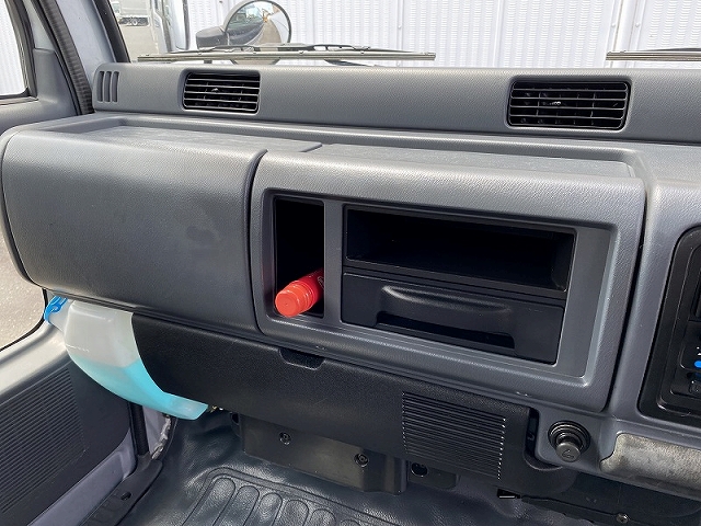 日産アトラス幌ウイング小型（2t・3t）[写真30]