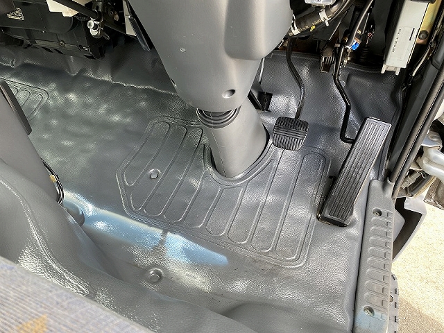 日産アトラス幌ウイング小型（2t・3t）[写真32]