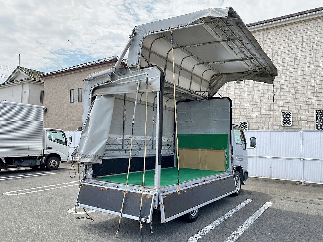 日産アトラス幌ウイング小型（2t・3t）[写真07]