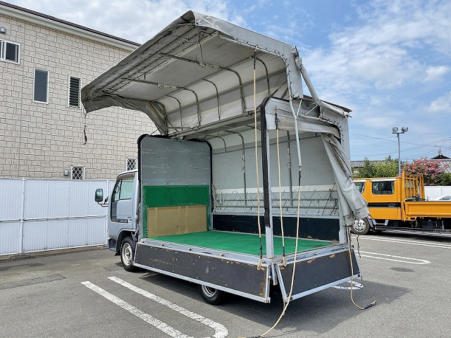 日産アトラス幌ウイング小型（2t・3t）[写真09]