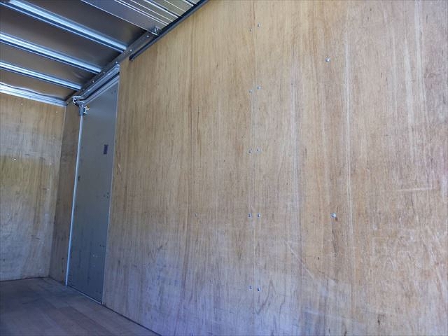 三菱ふそうキャンターアルミバン小型（2t・3t）[写真15]