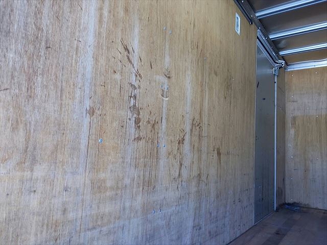 三菱ふそうキャンターアルミバン小型（2t・3t）[写真16]