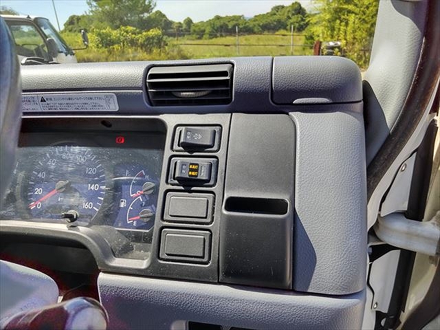 三菱ふそうキャンターアルミバン小型（2t・3t）[写真28]