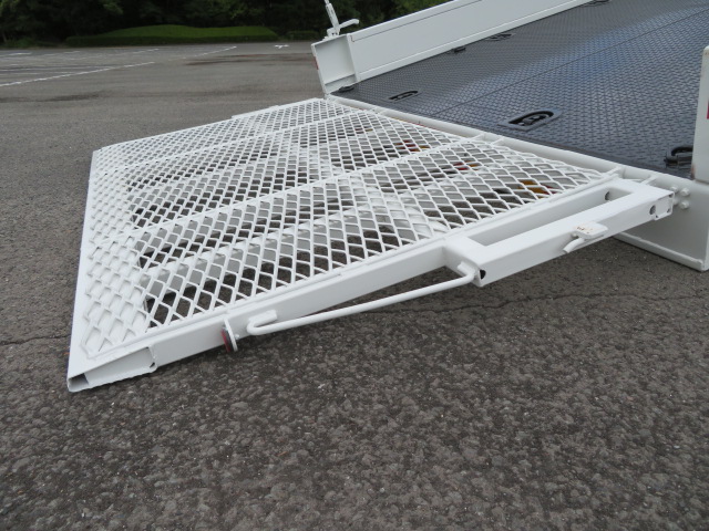 日野デュトロセーフティクレーン3段小型（2t・3t）[写真12]