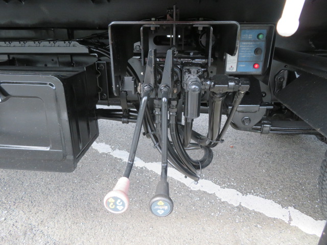 日野デュトロセーフティクレーン3段小型（2t・3t）[写真13]