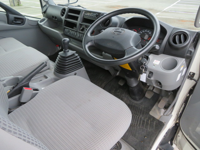 日野デュトロセーフティクレーン3段小型（2t・3t）[写真30]