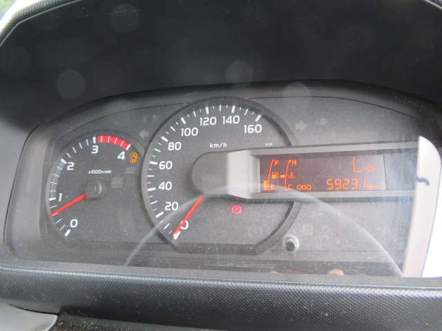 日野デュトロセーフティクレーン3段小型（2t・3t）[写真32]