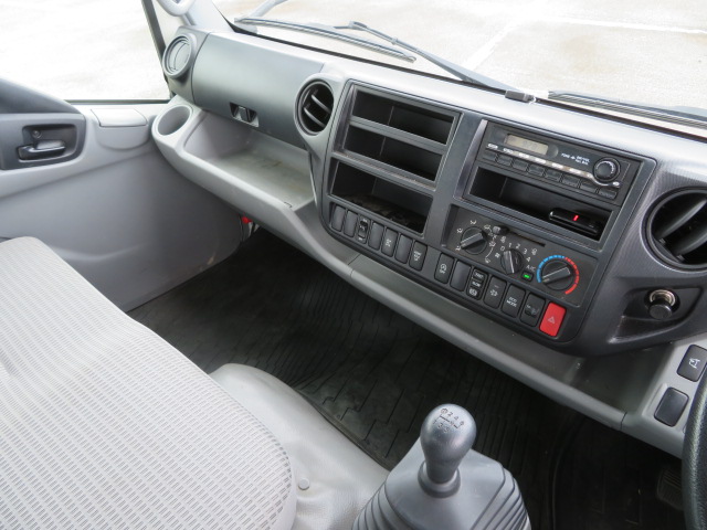 日野デュトロセーフティクレーン3段小型（2t・3t）[写真34]