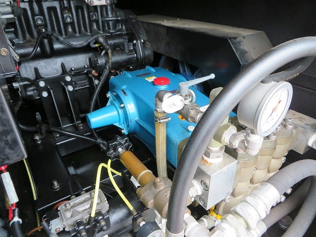 日産アトラス高圧洗浄車小型（2t・3t）[写真18]