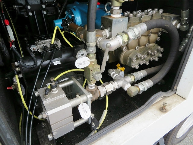 日産アトラス高圧洗浄車小型（2t・3t）[写真19]