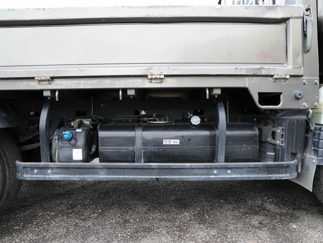 三菱ふそうキャンター平ボディ小型（2t・3t）[写真12]