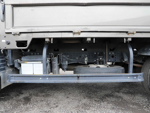 三菱ふそうキャンター平ボディ小型（2t・3t）[写真13]