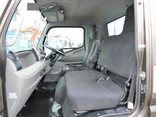 三菱ふそうキャンター平ボディ小型（2t・3t）[写真15]