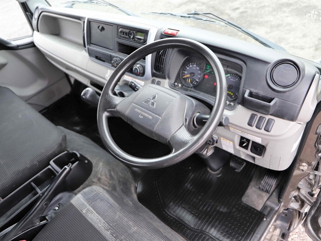 三菱ふそうキャンター平ボディ小型（2t・3t）[写真16]