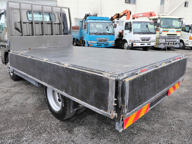 三菱ふそうキャンター平ボディ小型（2t・3t）[写真09]