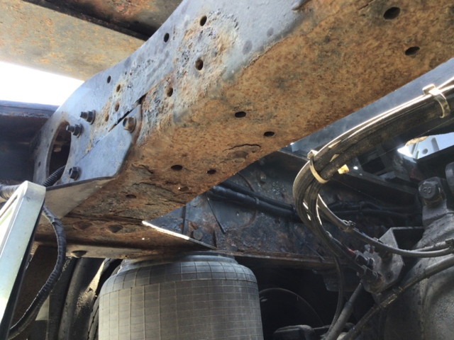 UDトラックスクオントレーラーヘッド（トラクターヘッド）大型（10t）[写真10]