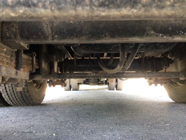 UDトラックスクオントレーラーヘッド（トラクターヘッド）大型（10t）[写真11]