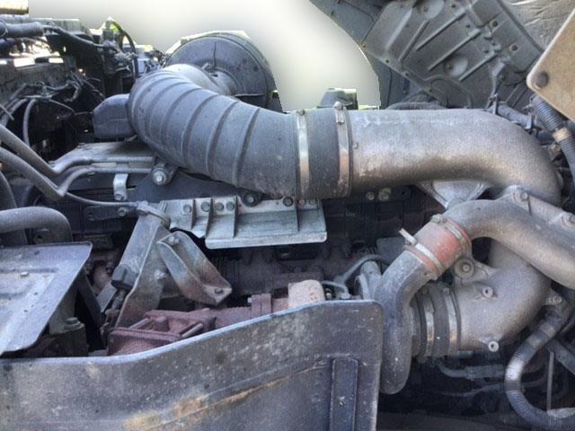 UDトラックスクオントレーラーヘッド（トラクターヘッド）大型（10t）[写真15]