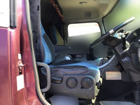 UDトラックスクオントレーラーヘッド（トラクターヘッド）大型（10t）[写真17]