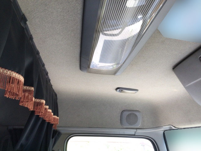 UDトラックスクオントレーラーヘッド（トラクターヘッド）大型（10t）[写真18]