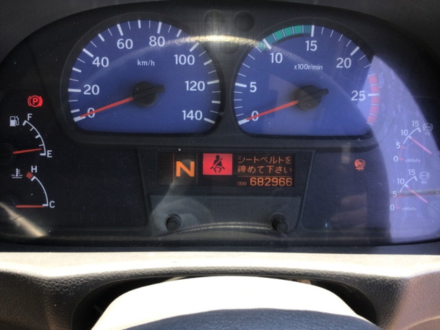 UDトラックスクオントレーラーヘッド（トラクターヘッド）大型（10t）[写真20]