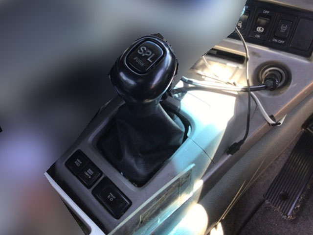 UDトラックスクオントレーラーヘッド（トラクターヘッド）大型（10t）[写真21]