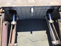 UDトラックスクオントレーラーヘッド（トラクターヘッド）大型（10t）[写真35]