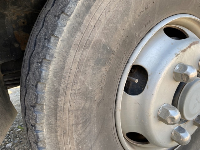 三菱ふそうファイターダンプ・クレーン付中型（4t）[写真14]