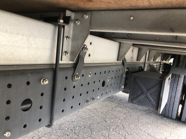 三菱ふそうキャンターアルミバン小型（2t・3t）[写真18]