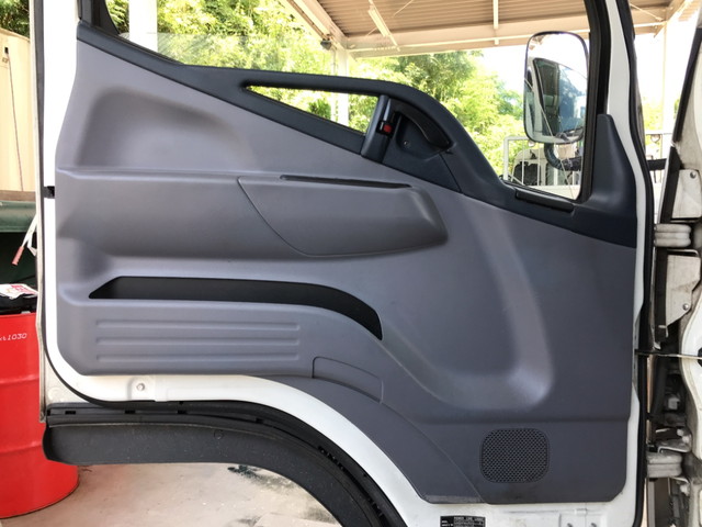 三菱ふそうキャンターアルミバン小型（2t・3t）[写真25]