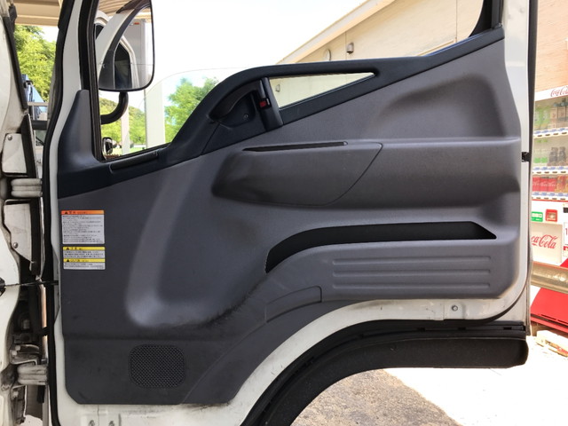 三菱ふそうキャンターアルミバン小型（2t・3t）[写真26]