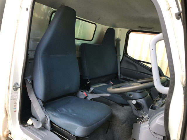 三菱ふそうキャンターアルミバン小型（2t・3t）[写真28]