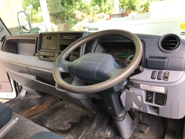 三菱ふそうキャンターアルミバン小型（2t・3t）[写真30]