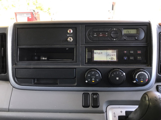 三菱ふそうキャンター冷凍車（冷蔵車）小型（2t・3t）[写真35]