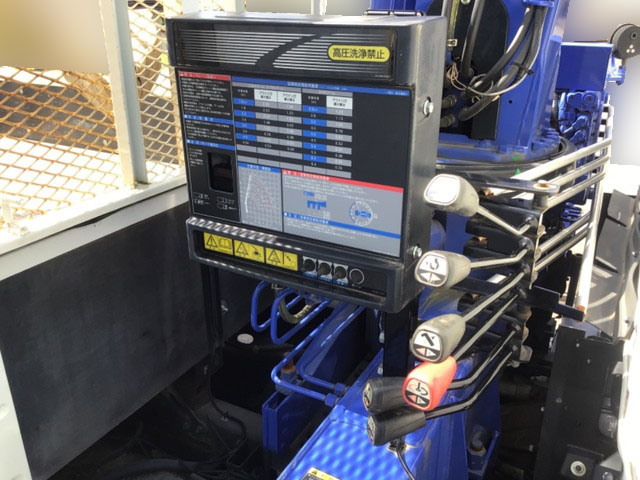 いすゞエルフクレーン3段小型（2t・3t）[写真11]