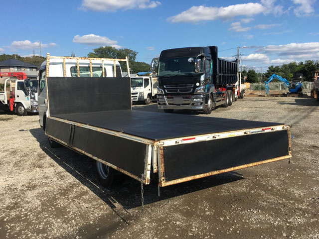 三菱ふそうキャンター平ボディ小型（2t・3t）[写真11]