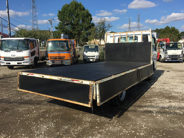 三菱ふそうキャンター平ボディ小型（2t・3t）[写真12]