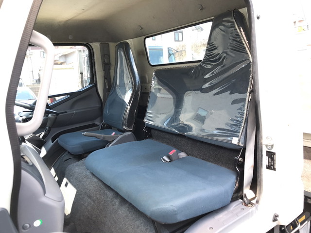 三菱ふそうキャンター平ボディ小型（2t・3t）[写真32]