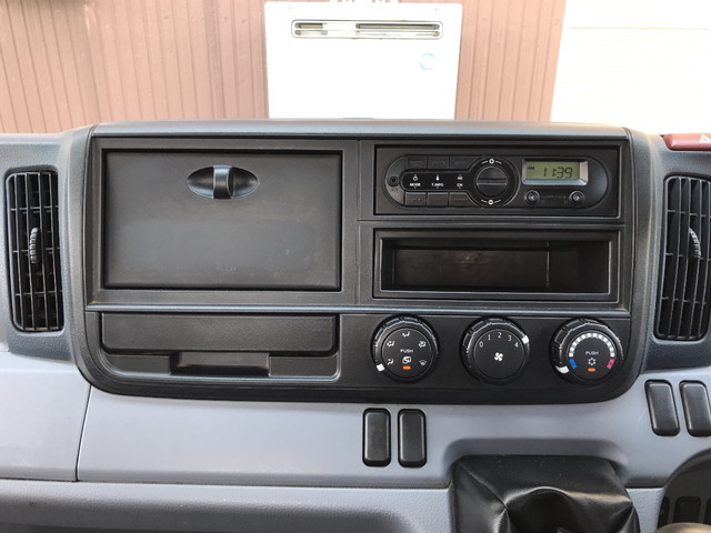 三菱ふそうキャンター平ボディ小型（2t・3t）[写真37]