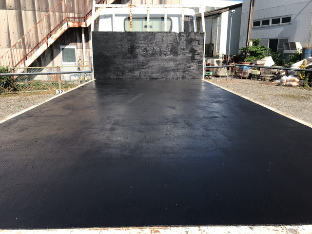 三菱ふそうキャンター平ボディ小型（2t・3t）[写真13]