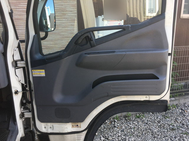 三菱ふそうキャンター平ボディ小型（2t・3t）[写真26]